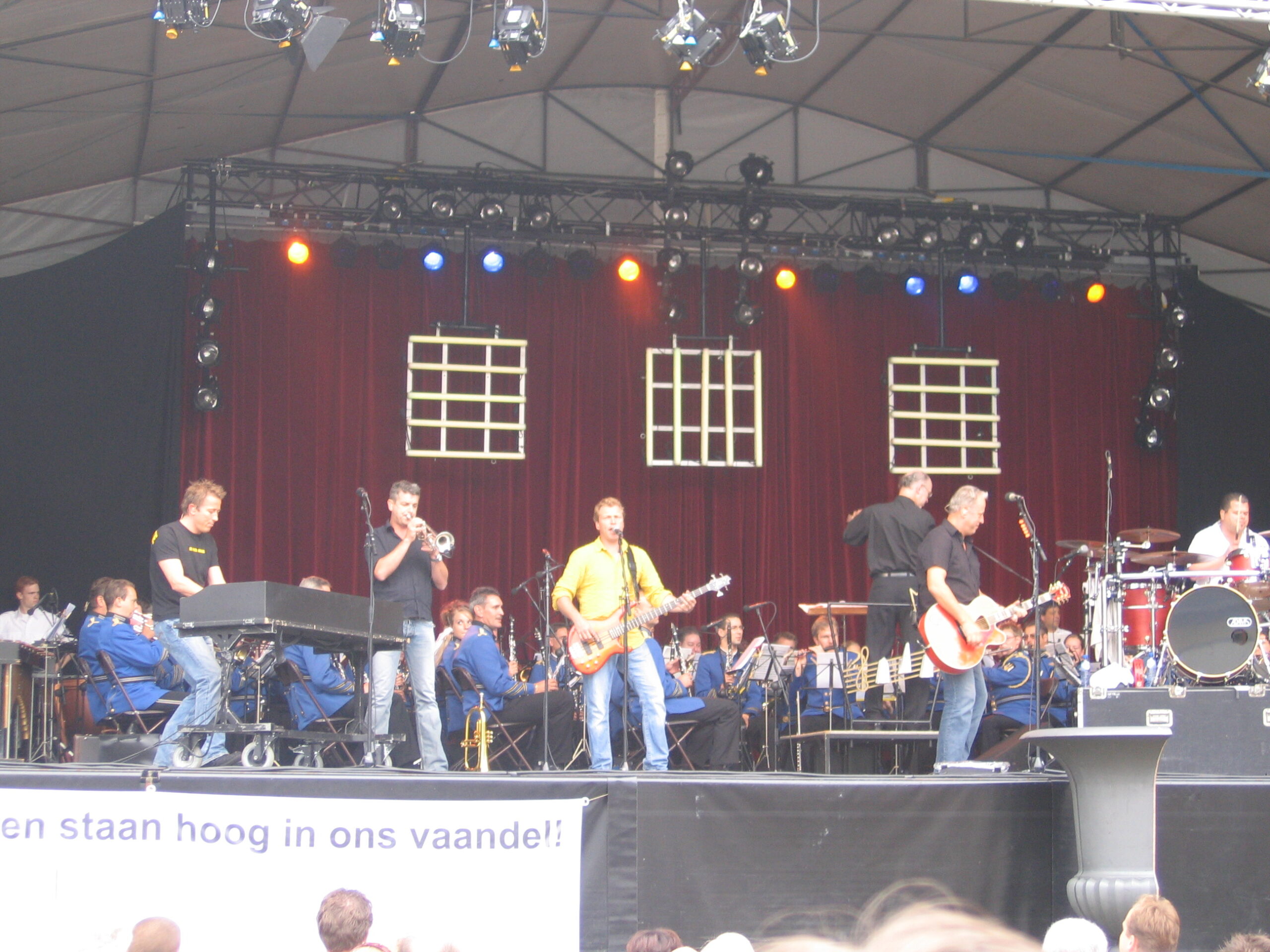 Concert met Rowwen Hèze en harmonie St. Cecilia in Vaals, 2005 – foto 2