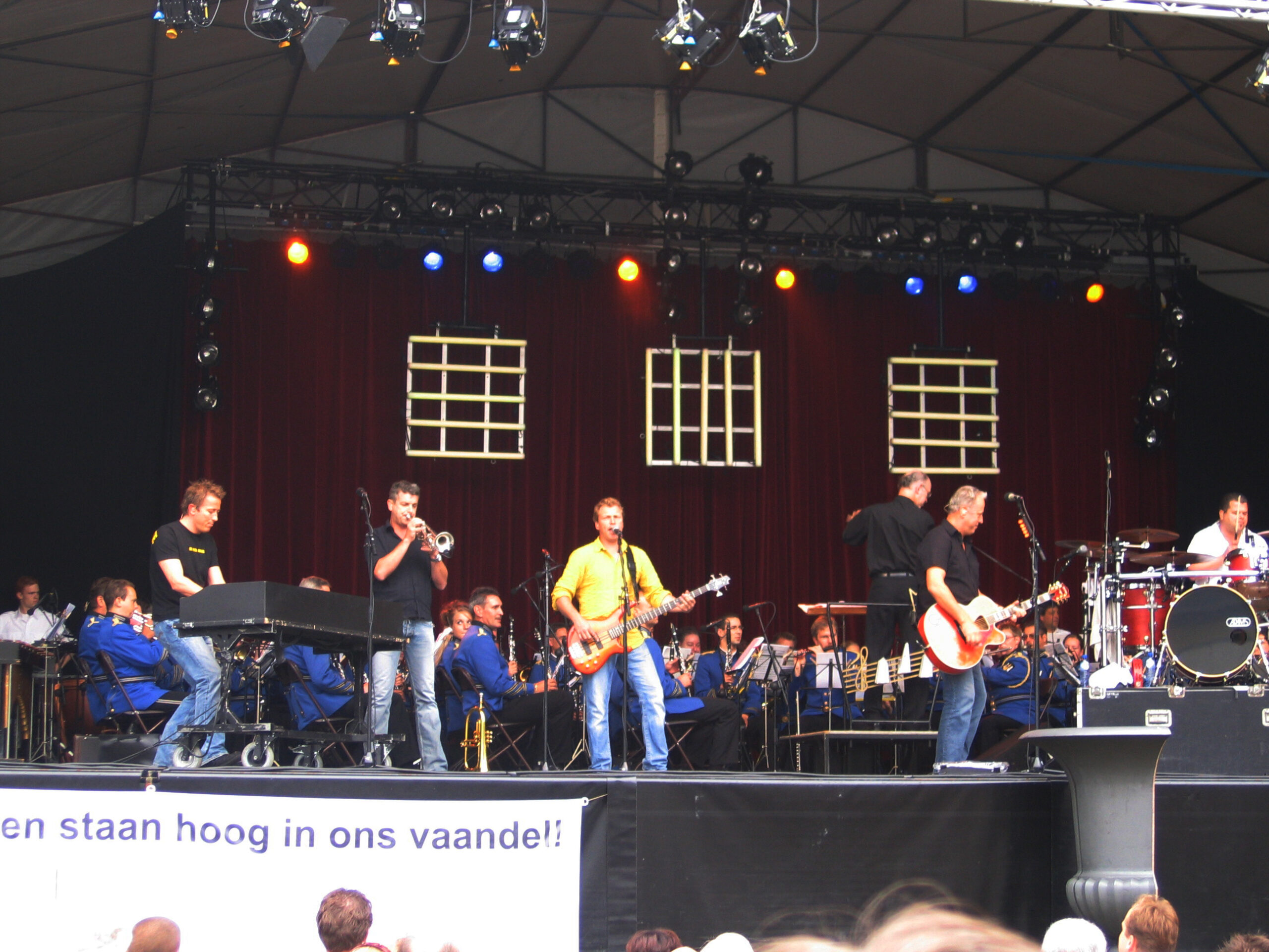 Concert met Rowwen Hèze en harmonie St. Cecilia in Vaals, 2005 – foto 7