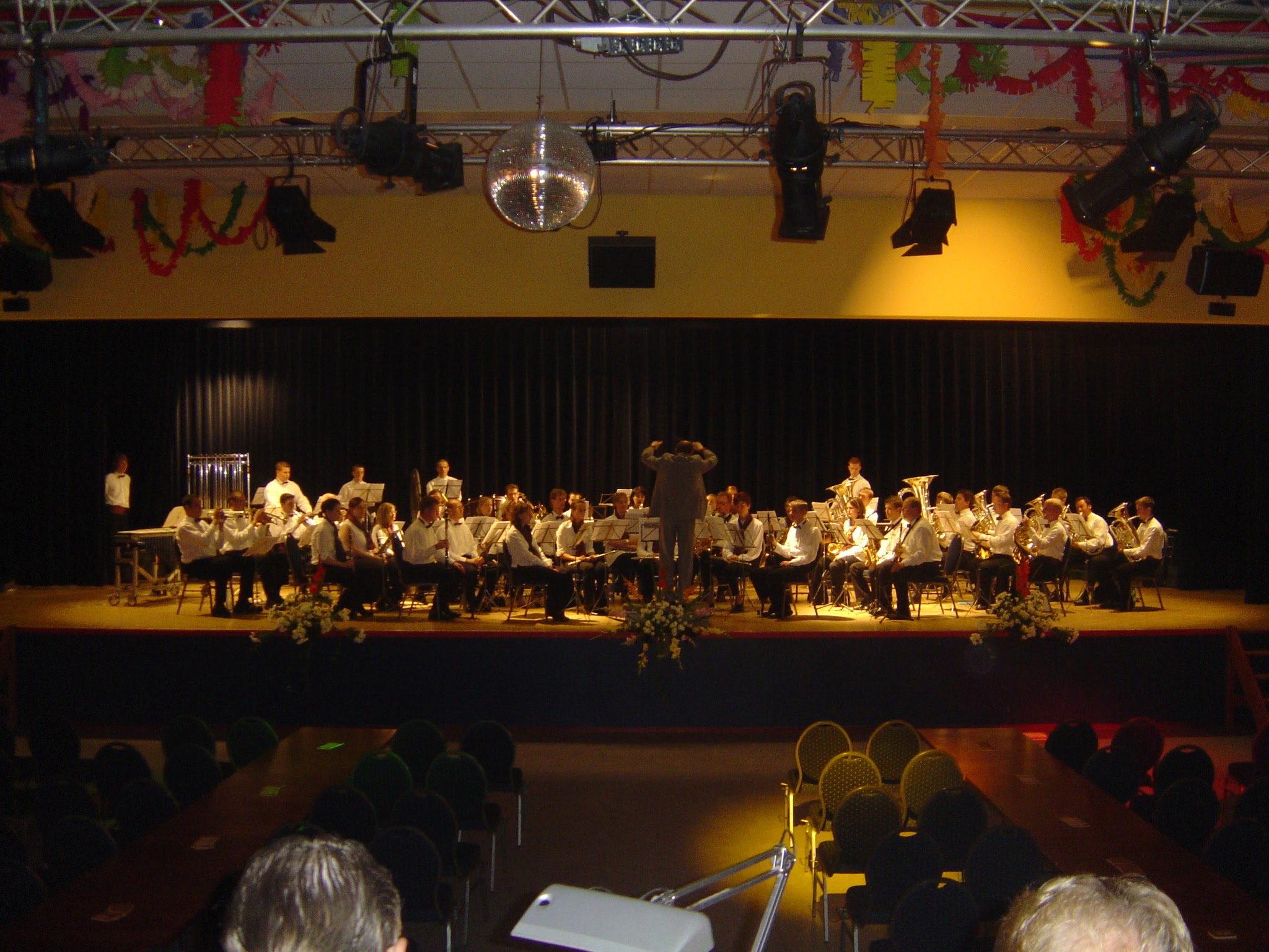 Een deelnemend orkest op het podium tijdens het Try Out Festival 2005