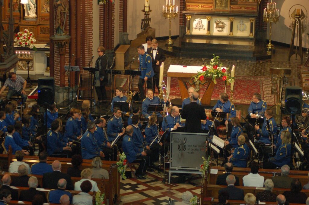 Harmonie St. Cecilia voert de dialectmis uit in de St. Pauluskerk, 2011