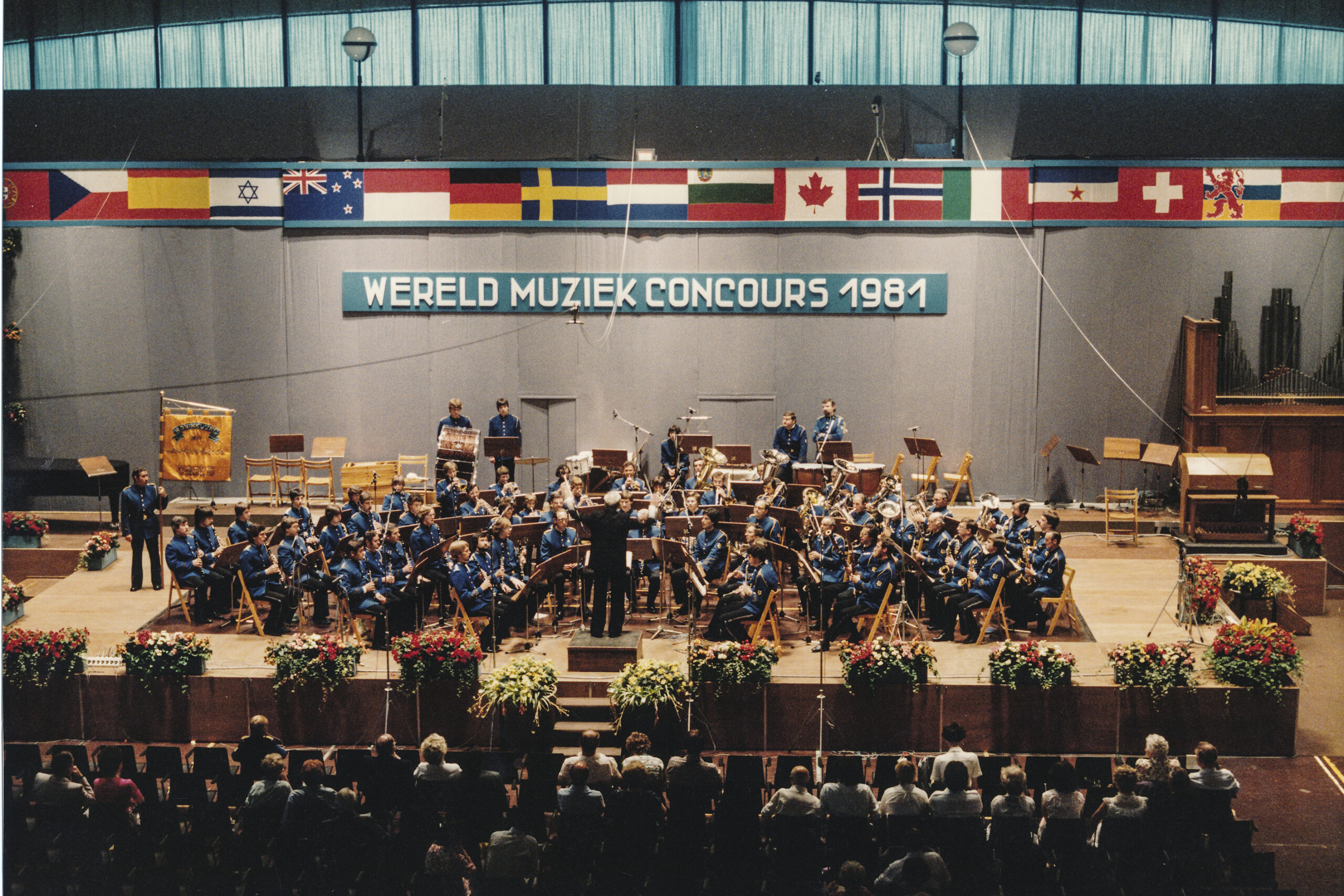 De harmonie onder leiding van Jean Herzet tijdens het WMC in 1981