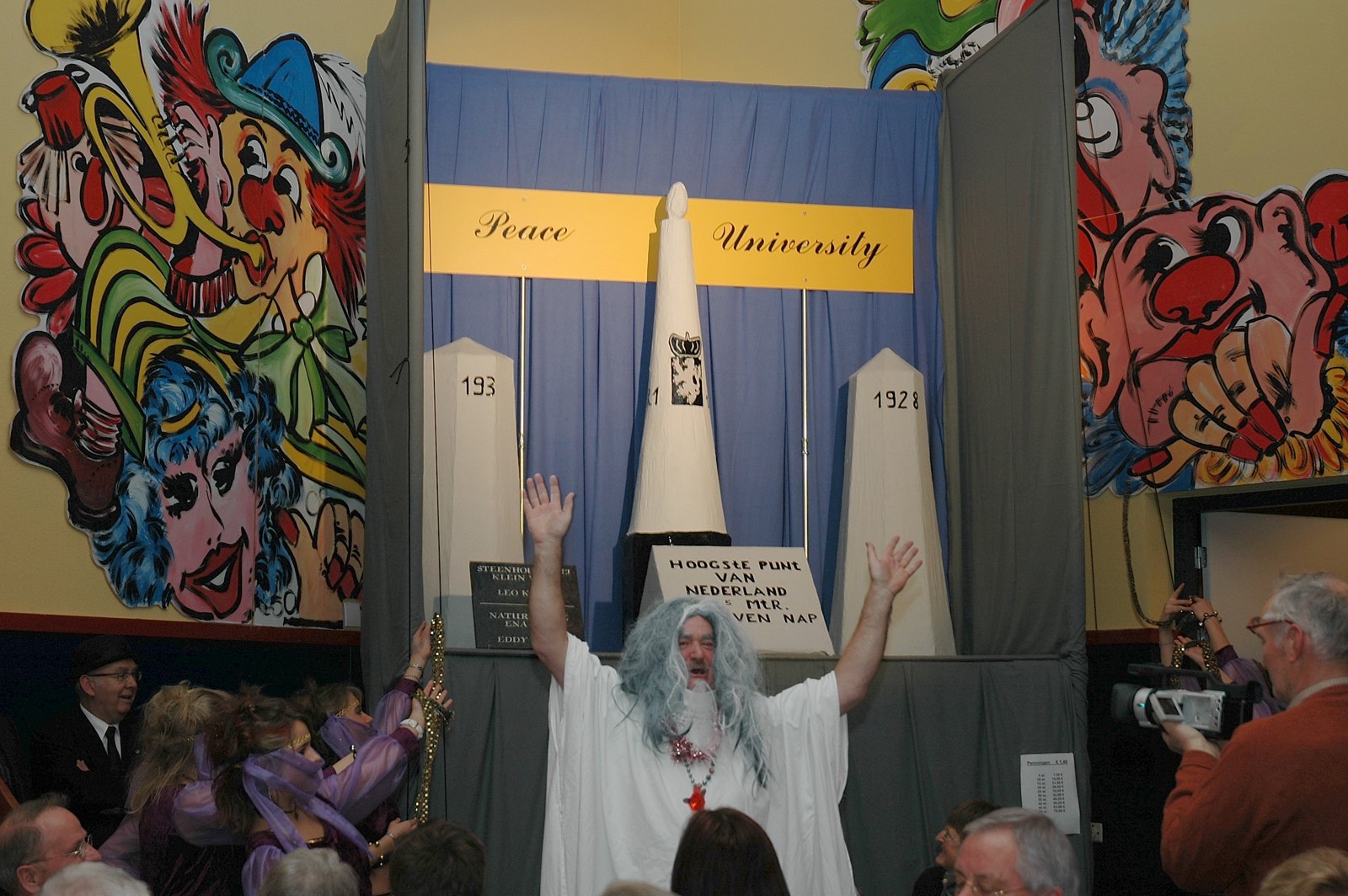 Carnavalsrevue Tusji Hemmel en eeet — archiefbeeld 2