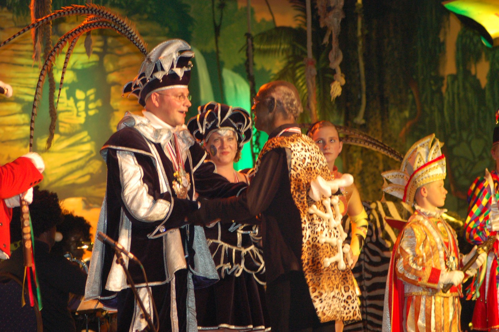 Carnavalsrevue et is noch suppe da — archiefbeeld 3