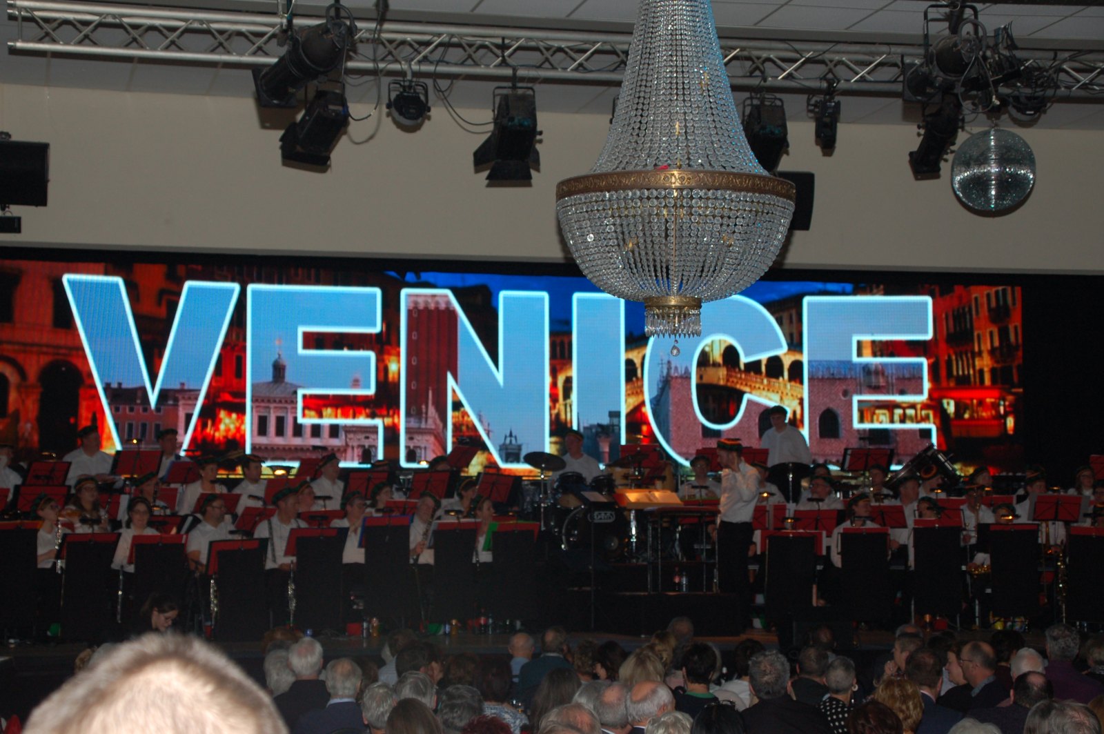 HDCR Carnavalsrevue Vruuij diesj nit — archiefbeeld 2