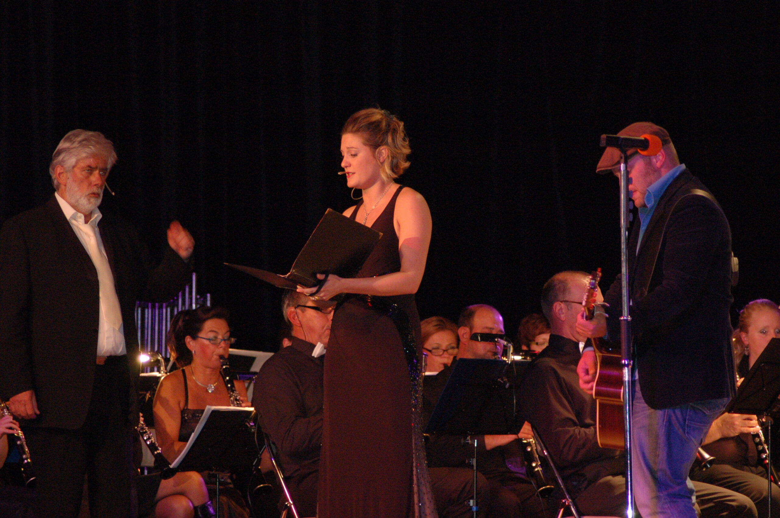 Zang, gitaar en orkest tijdens Historia Moezieka.