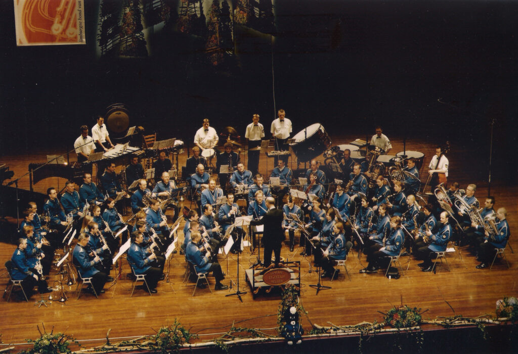 Harmonie St. Cecilia Vaals tijdens het concours in de Maaspoort in Venlo in 2002.